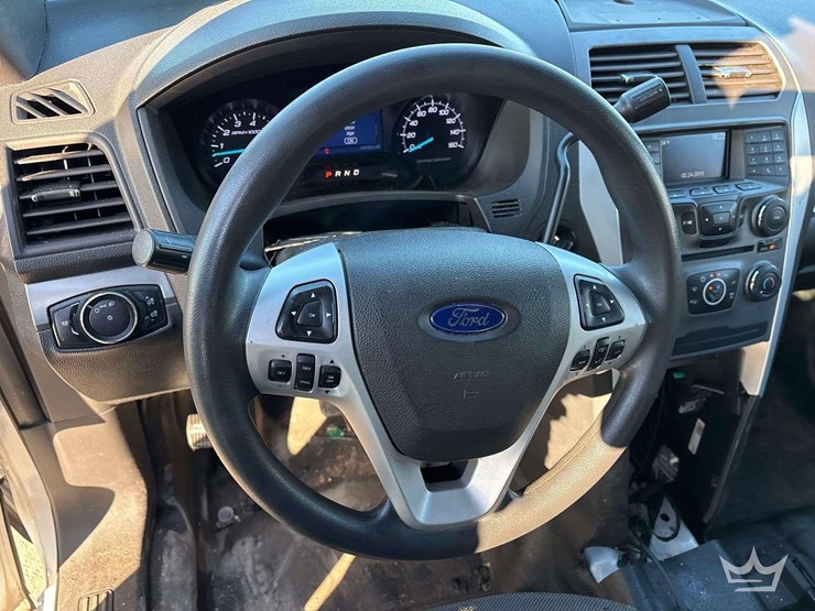 2015-ford-explorer-image-15