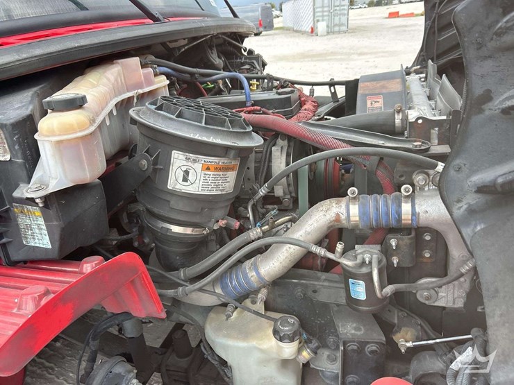 2016-freightliner-m2-106-image-8