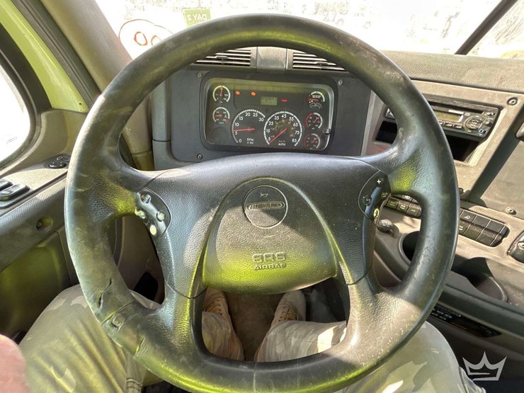 2013-freightliner-cascadia-125-image-13