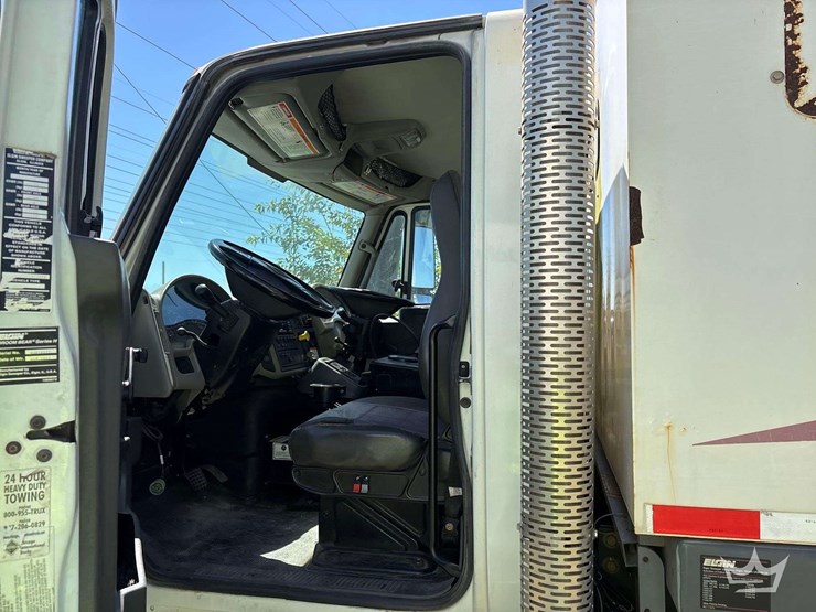 2015-international-durastar-4300-image-11