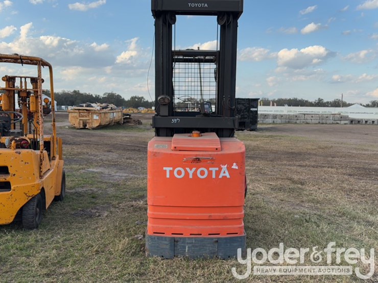 2017-toyota-6bpu15-image-4