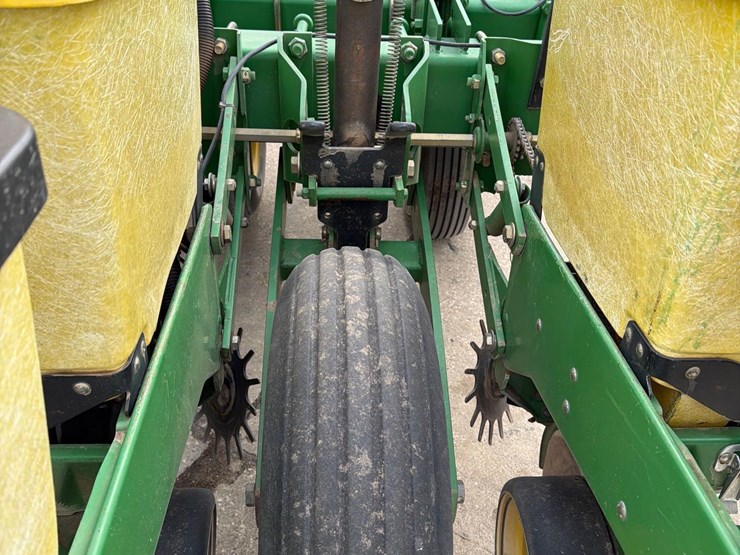 john-deere-7200-image-45
