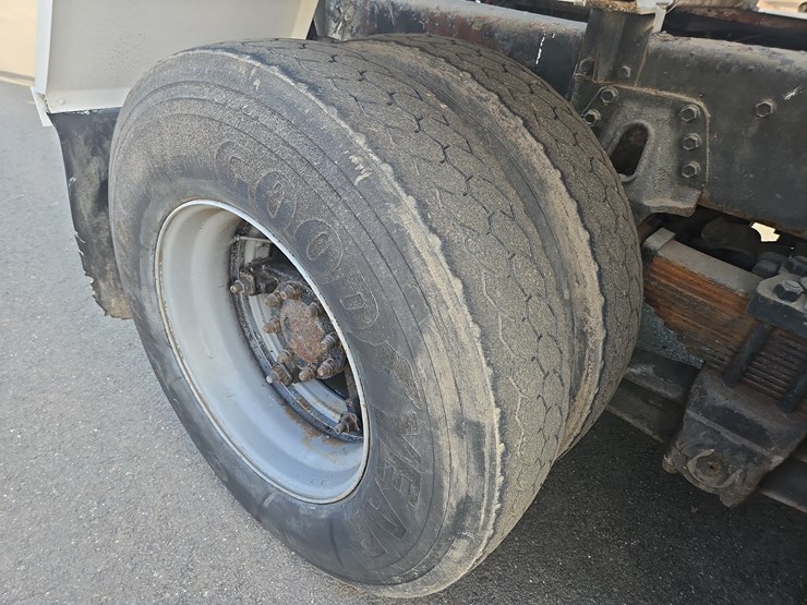 1997-international-2674-image-15