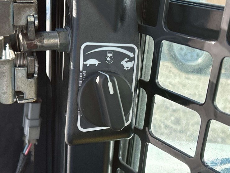 2023-bobcat-t595-image-18