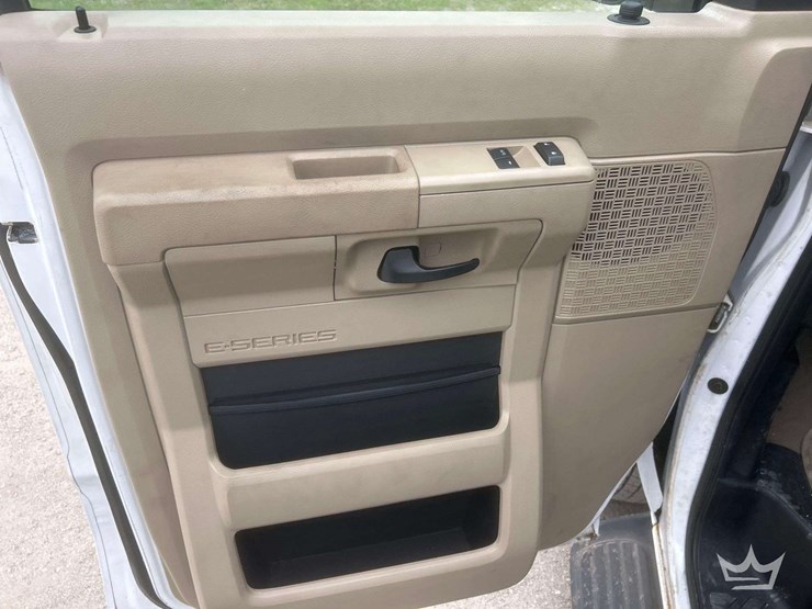 2011-ford-e350-image-17