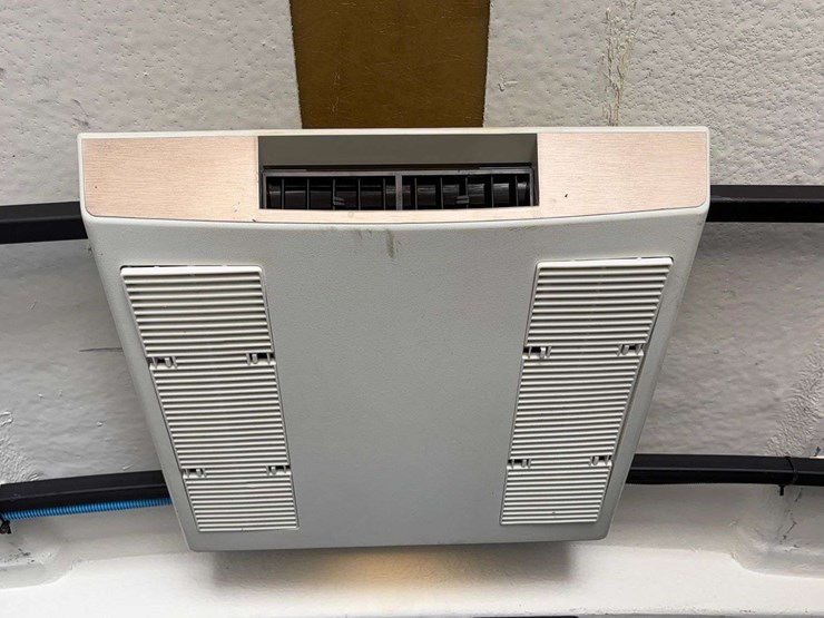 2010-chevrolet-express-3500-image-25