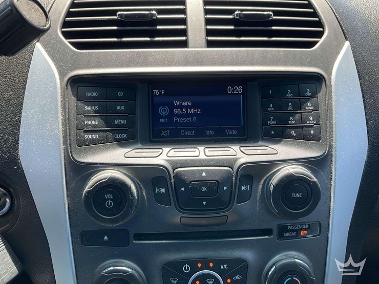 2015-ford-explorer-image-17