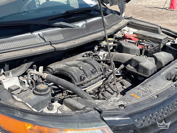 2015-ford-explorer-image-8