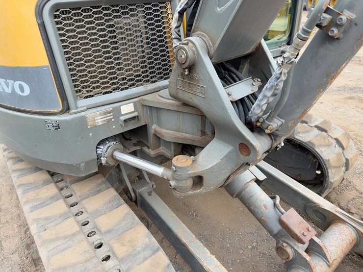 2014-volvo-ecr58d-image-12