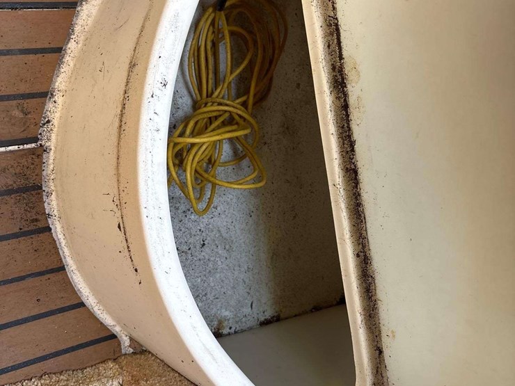 2007-30ft.-regal-30-express-cruiser-boat-with-2010-vantage-t/a-33-ft.-trailer-image-60