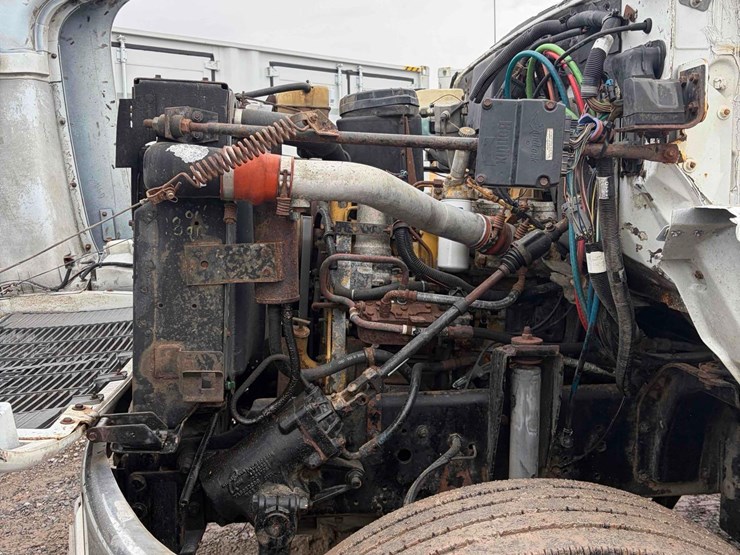 1998-caterpillar-10-image-16