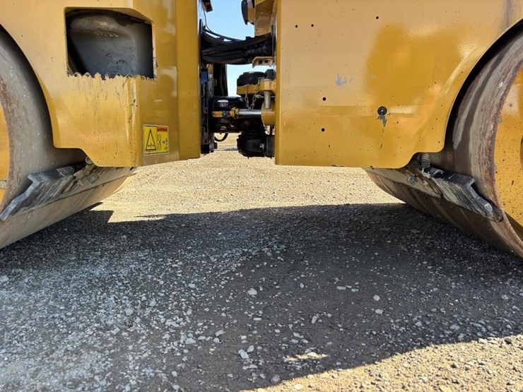 2018-caterpillar-cb24b-image-13