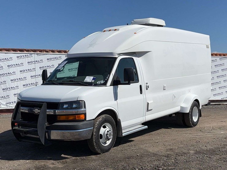 2010-chevrolet-express-3500-image-12