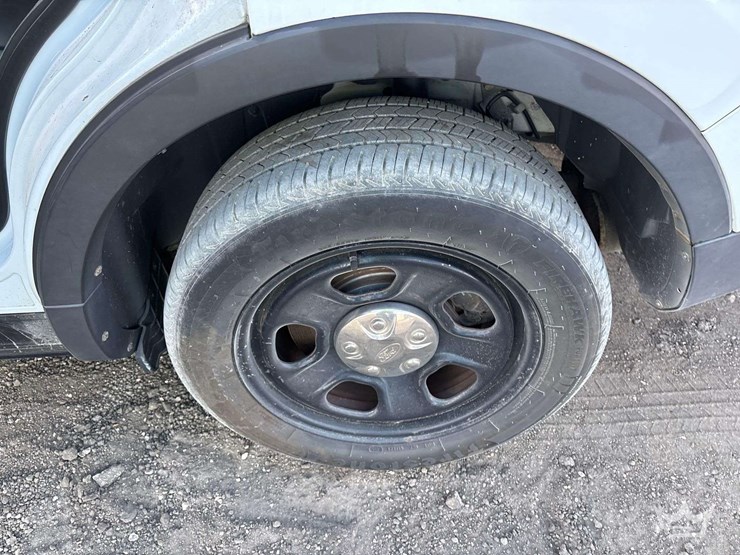 2015-ford-explorer-image-22