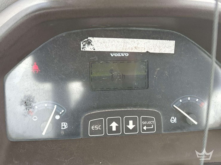 2013-volvo-bl70b-image-27