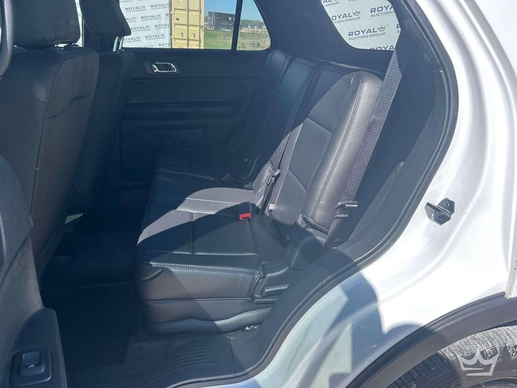 2016-ford-explorer-image-17