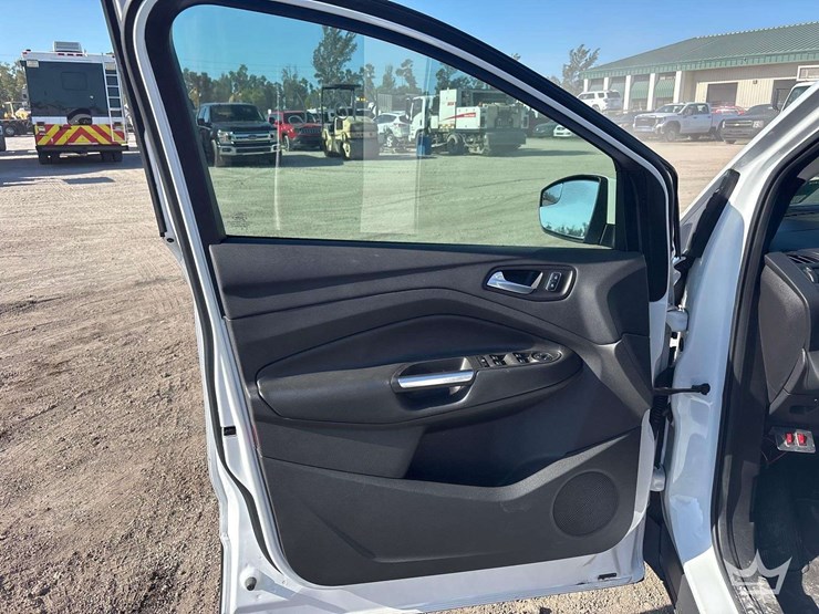 2016-ford-escape-image-11