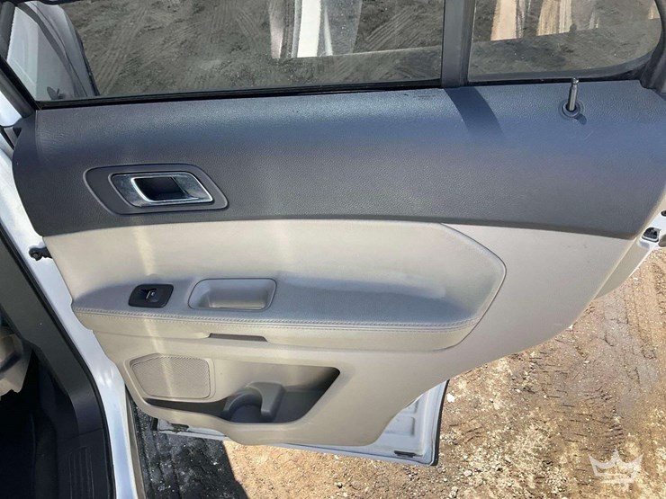 2014-ford-explorer-image-26