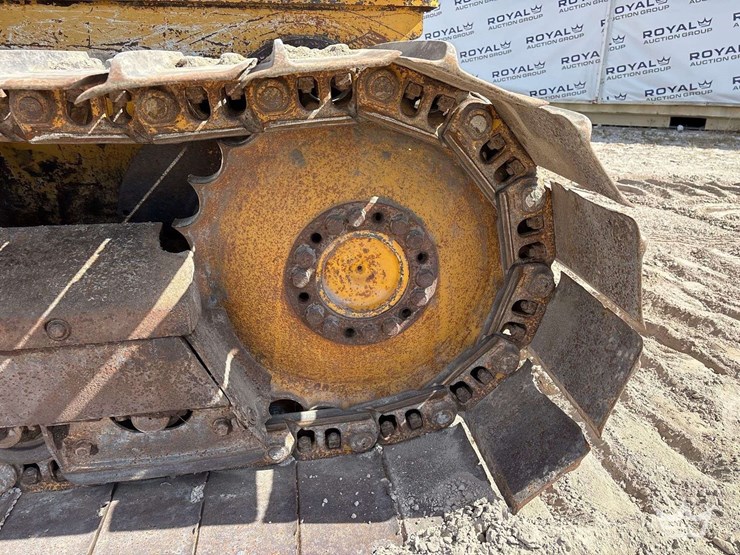 2014-deere-650k-lgp-image-13