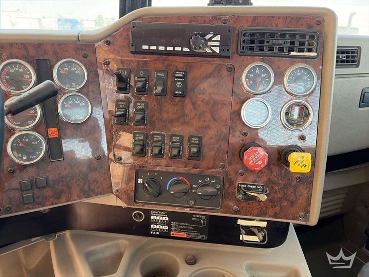 2015-international-paystar-5900i-24ft.-flatbed-truck-image-13