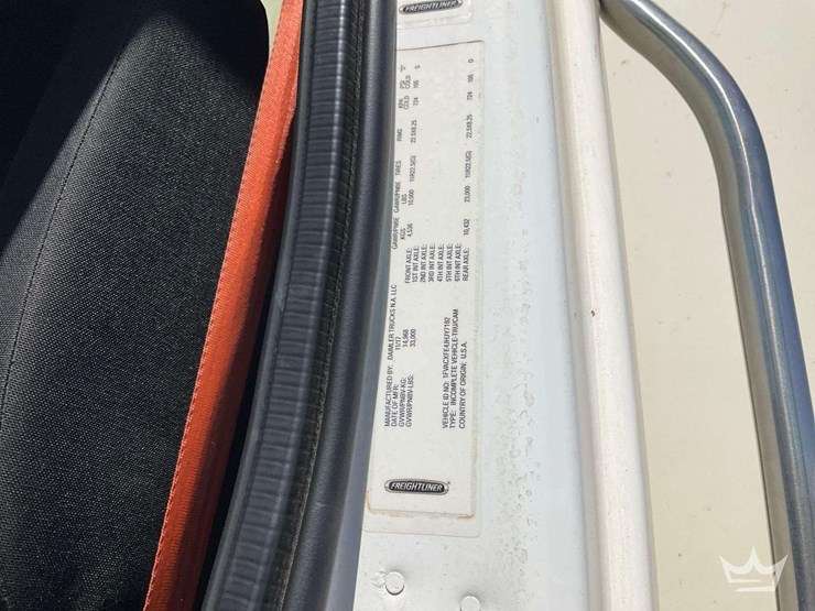 2018-freightliner-m2-106-image-6