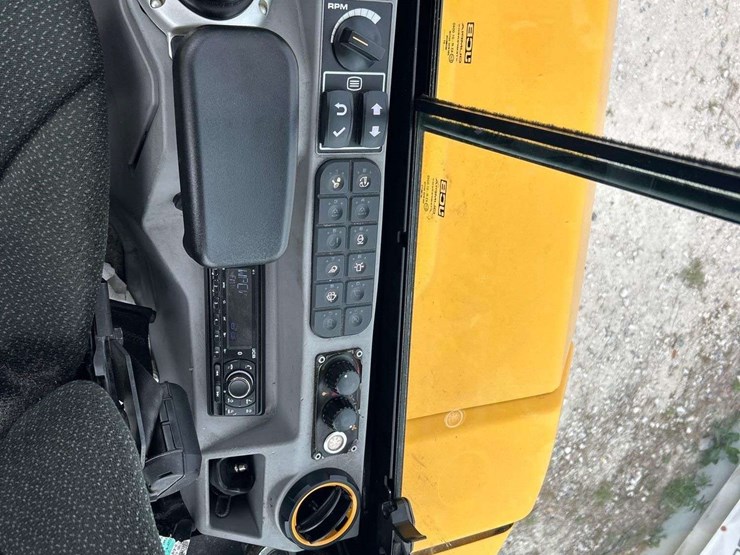 2021-jcb-35z-1-image-13