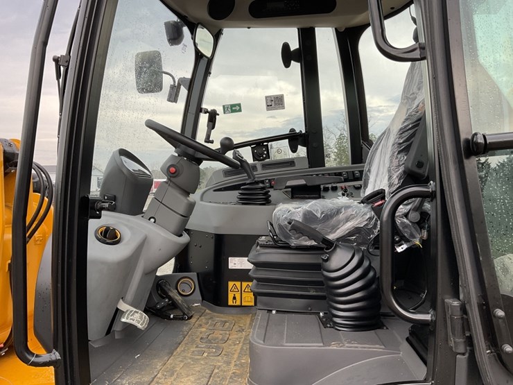 2025-jcb-409-image-8