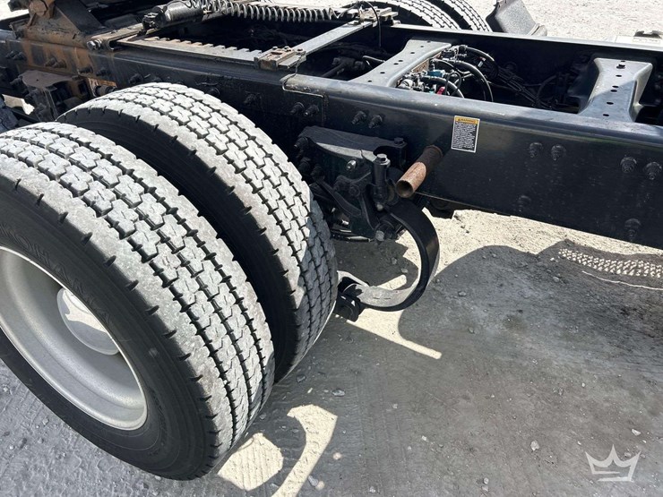 2019-peterbilt-579-image-28