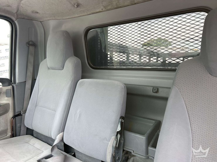 2017-isuzu-npr-image-20