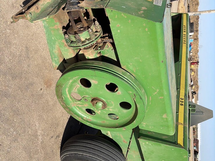 john-deere-336-image-19