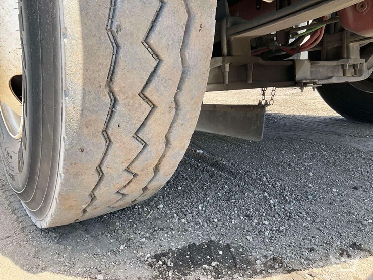 2018-freightliner-m2-106-image-41