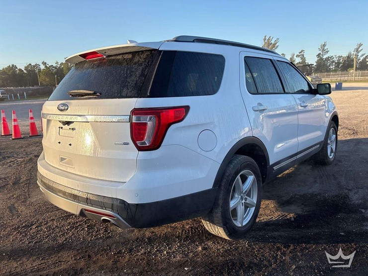 2016-ford-explorer-image-3