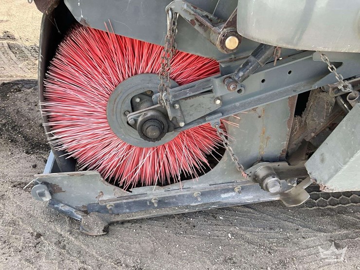 2018-freightliner-m2-106-image-38