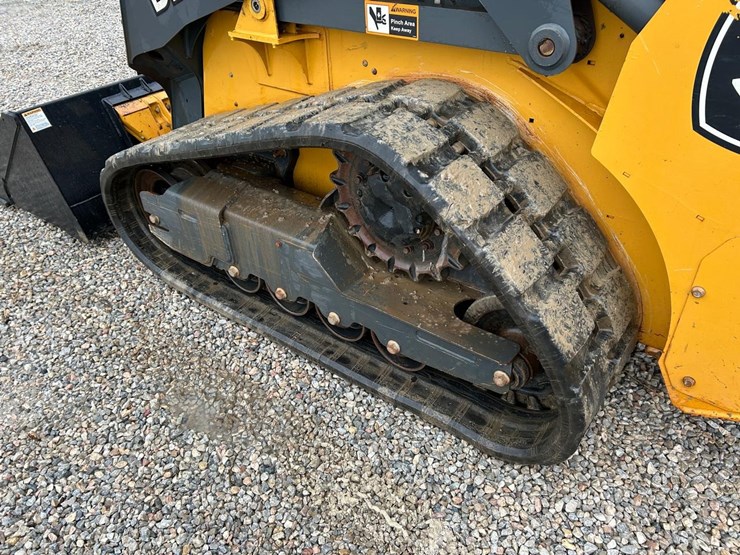 2021-deere-317g-image-17