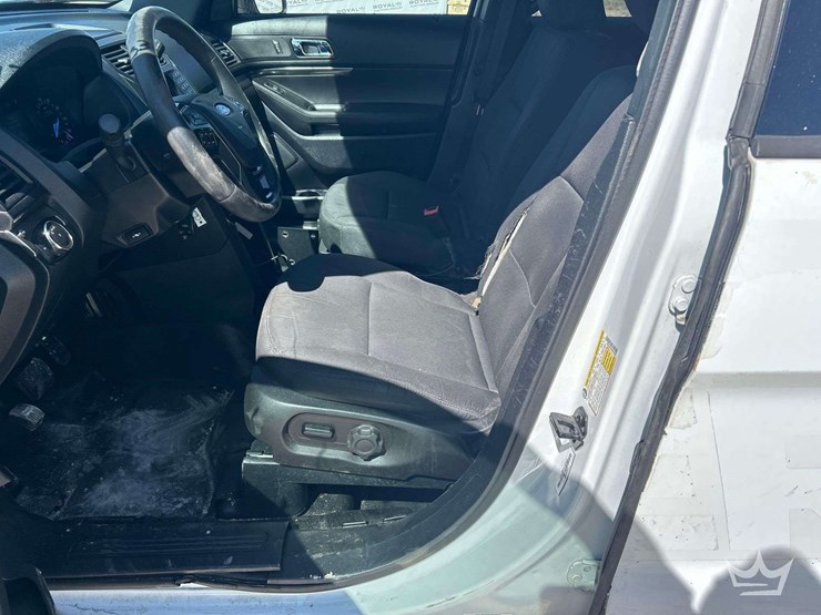 2019-ford-explorer-image-13