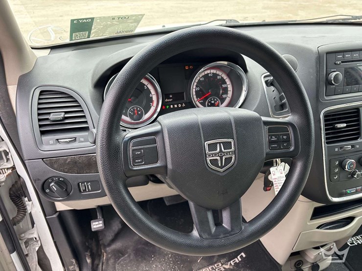 2014-dodge-caravan-image-19