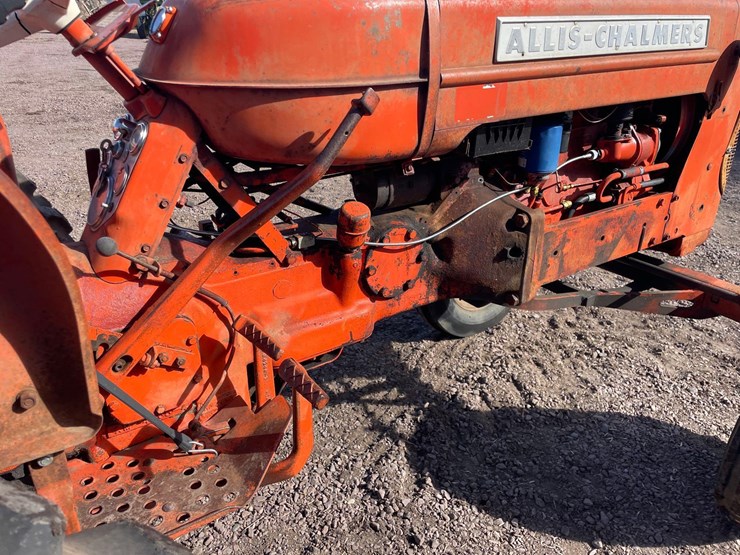 allis-chalmers-d15-2wd-tractor-image-22