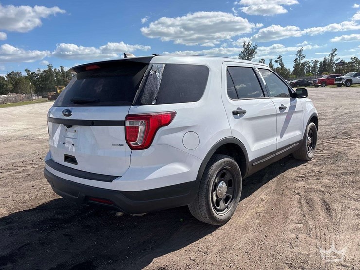 2018-ford-explorer-image-2