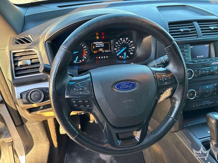 2016-ford-explorer-image-14