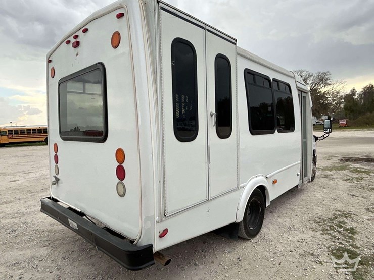 2015-ford-e350-image-3