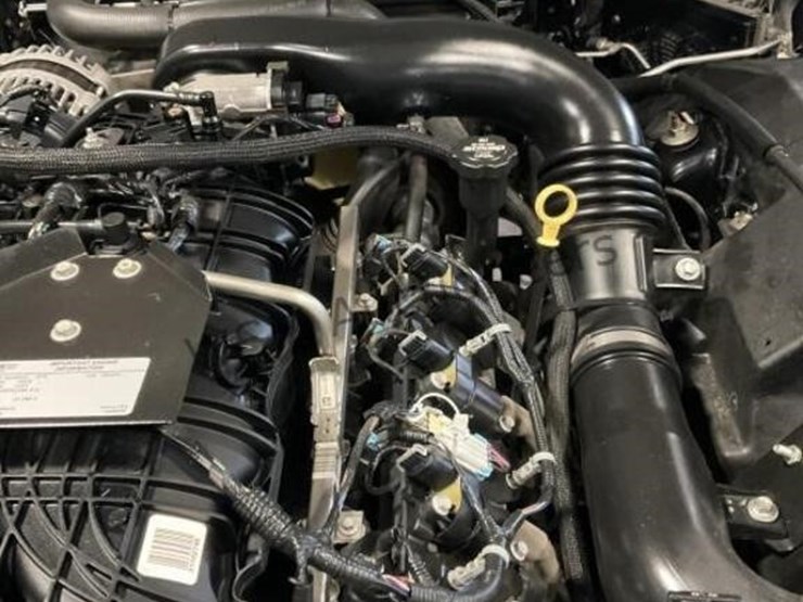 2016-isuzu-npr-image-13