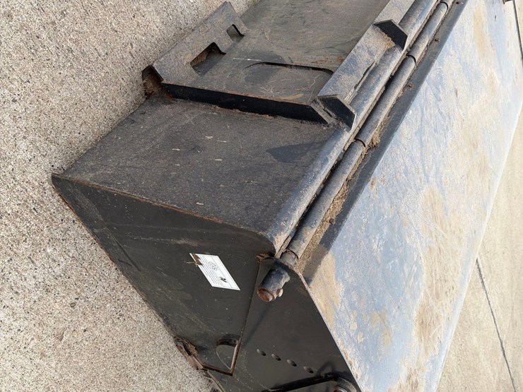 jct-6ft-skidloader-broom-bucket-image-11