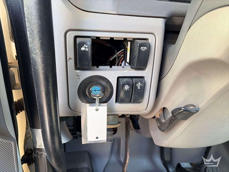 2015-peterbilt-567-image-9