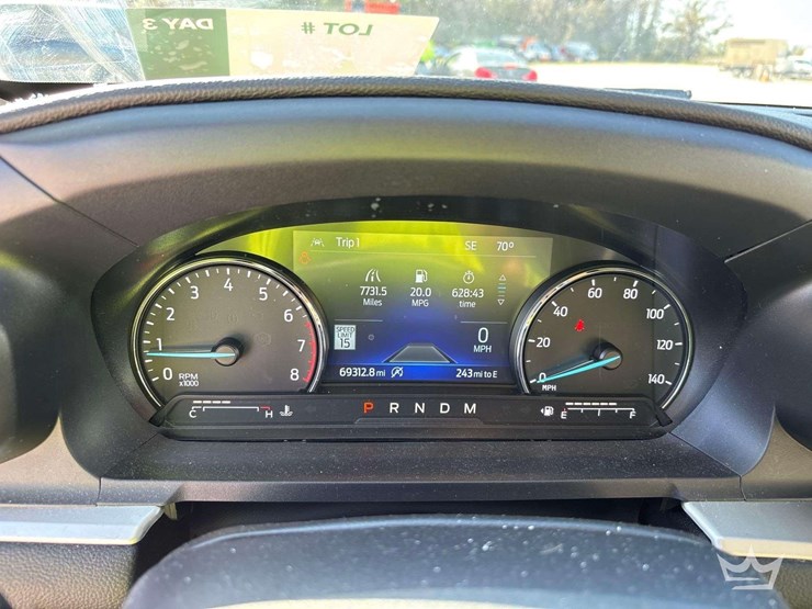 2021-ford-explorer-image-16