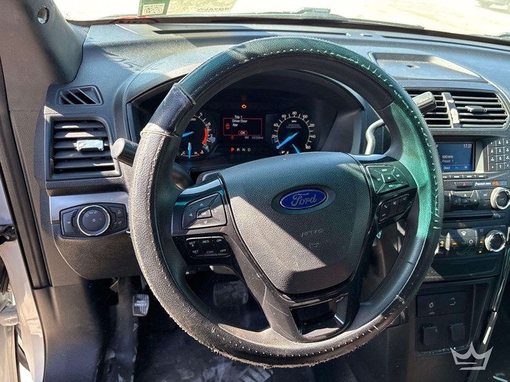 2016-ford-explorer-image-13