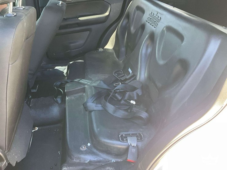 2016-ford-explorer-image-22