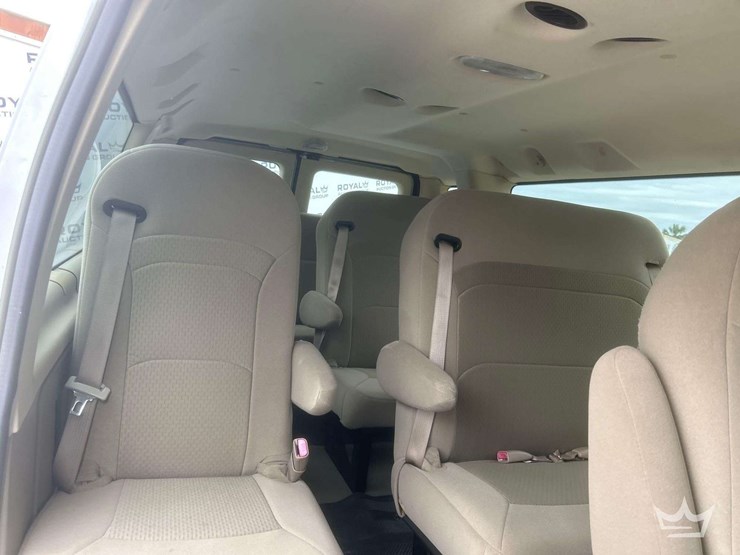 2011-ford-e350-image-15