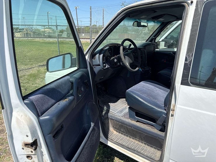 2000-chevrolet-astro-image-15