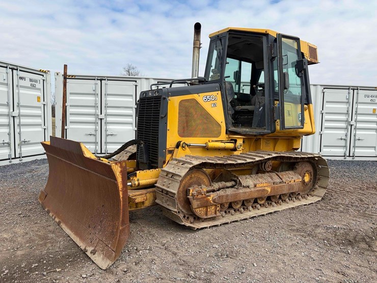 2005-deere-650j-xlt-image-1