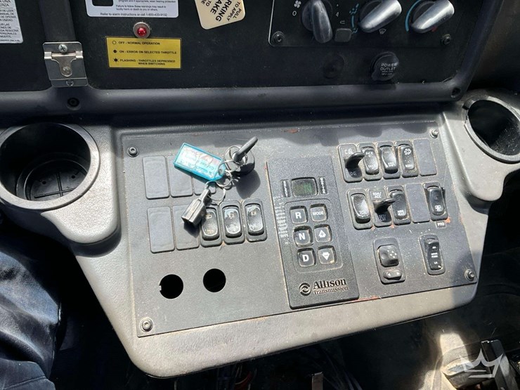 2018-freightliner-m2-106-image-20